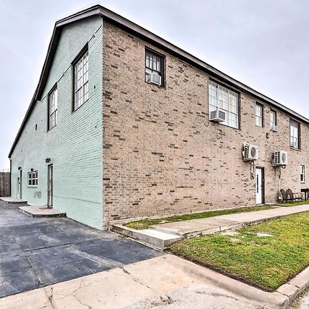 Cozy Galveston Apartment - Walk To Beach And Dining Bagian luar foto