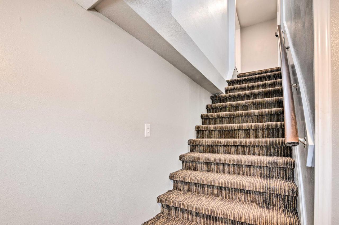 Cozy Galveston Apartment - Walk To Beach And Dining Bagian luar foto