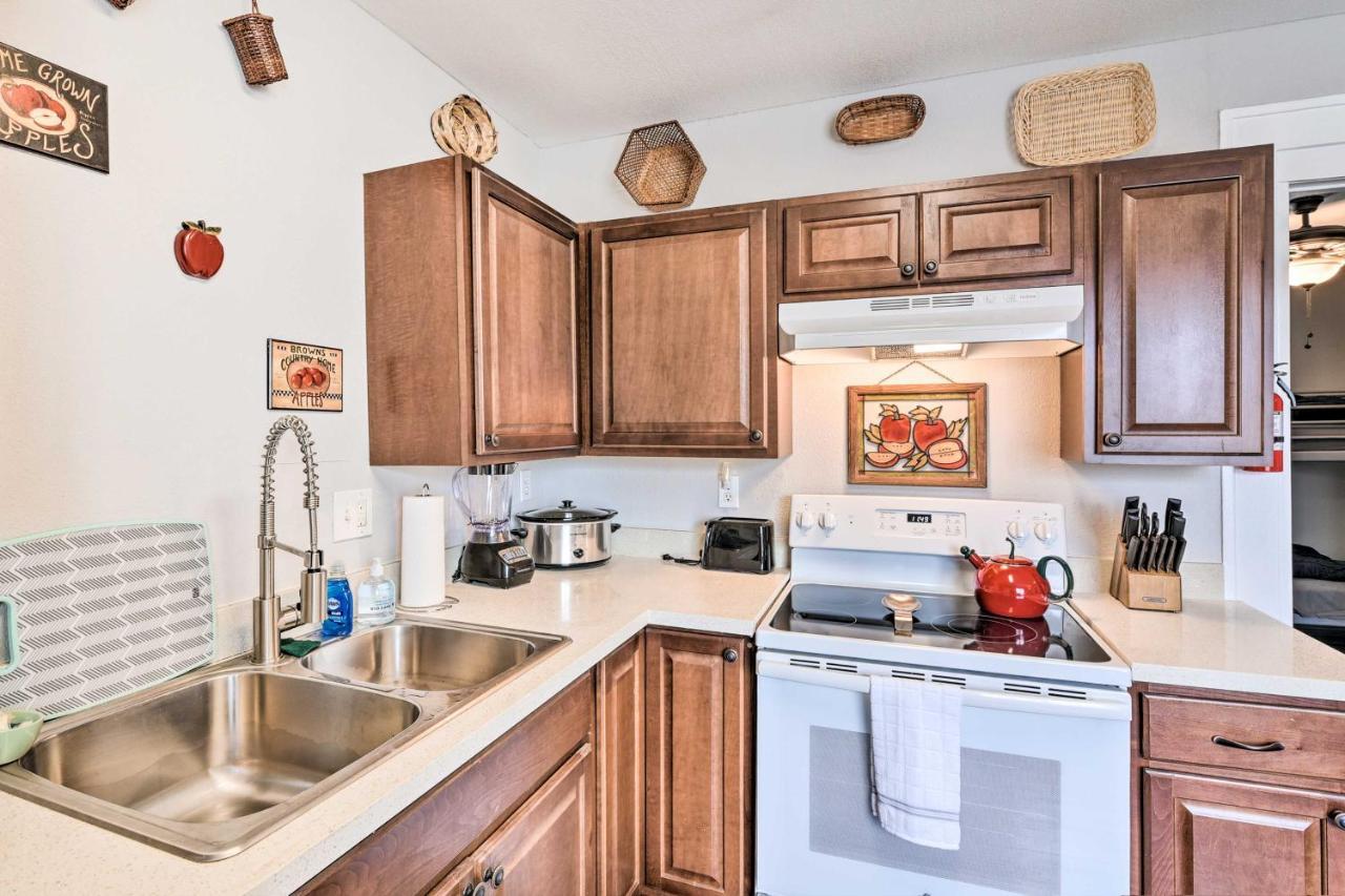 Cozy Galveston Apartment - Walk To Beach And Dining Bagian luar foto