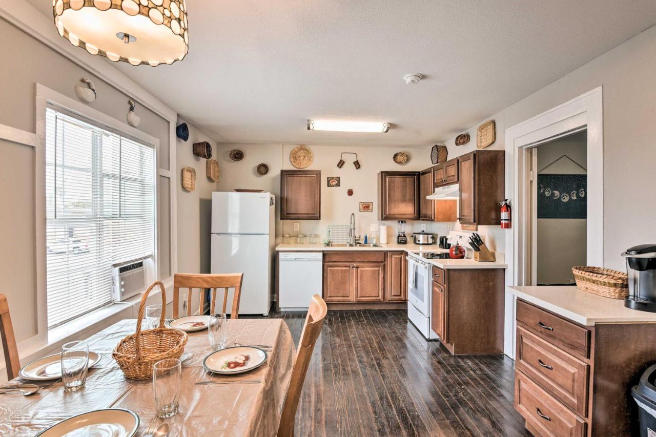 Cozy Galveston Apartment - Walk To Beach And Dining Bagian luar foto