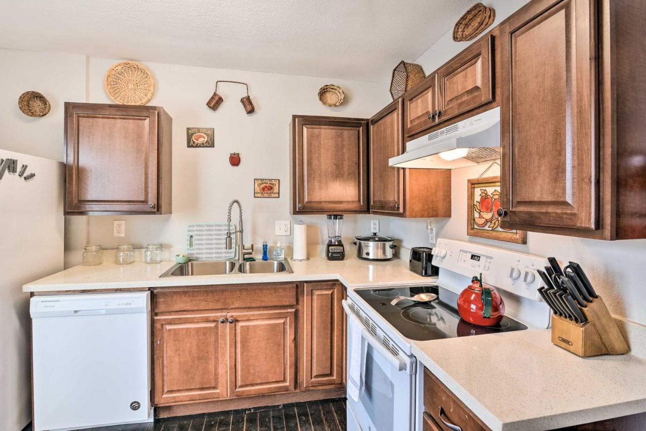 Cozy Galveston Apartment - Walk To Beach And Dining Bagian luar foto