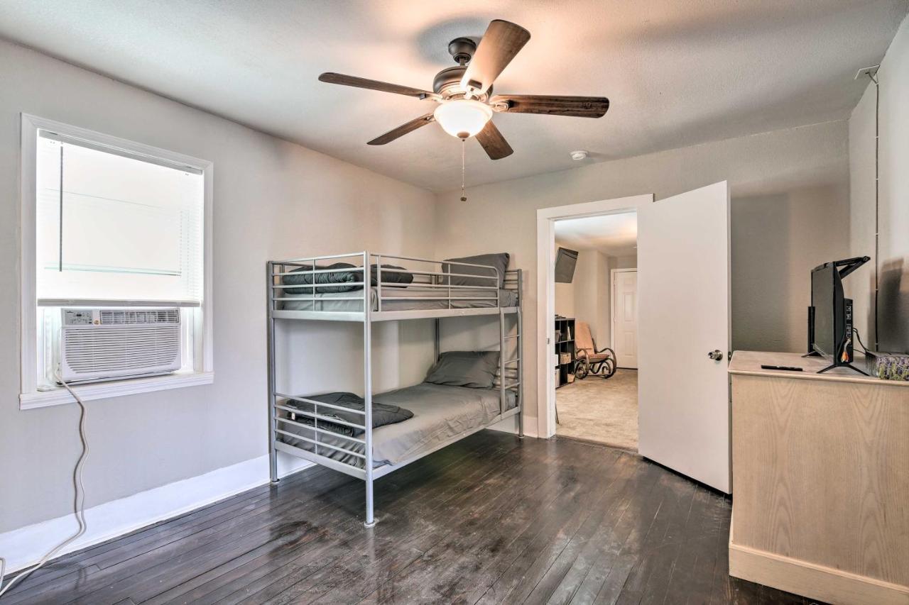 Cozy Galveston Apartment - Walk To Beach And Dining Bagian luar foto