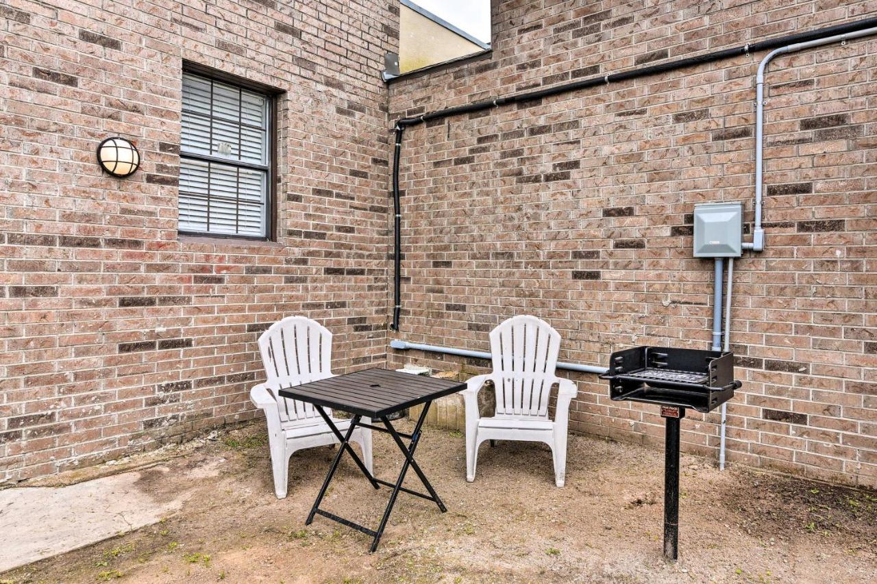 Cozy Galveston Apartment - Walk To Beach And Dining Bagian luar foto