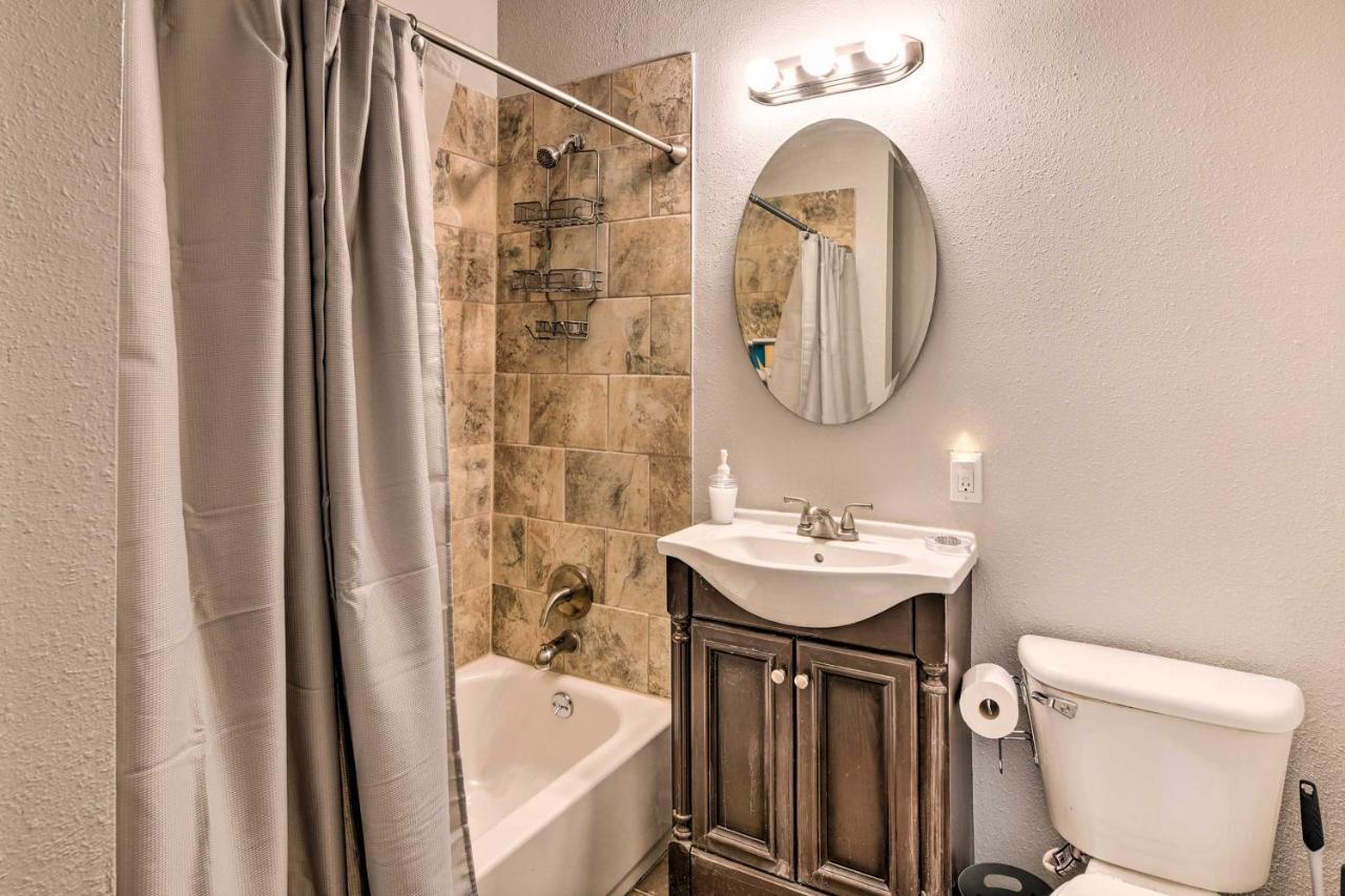 Cozy Galveston Apartment - Walk To Beach And Dining Bagian luar foto