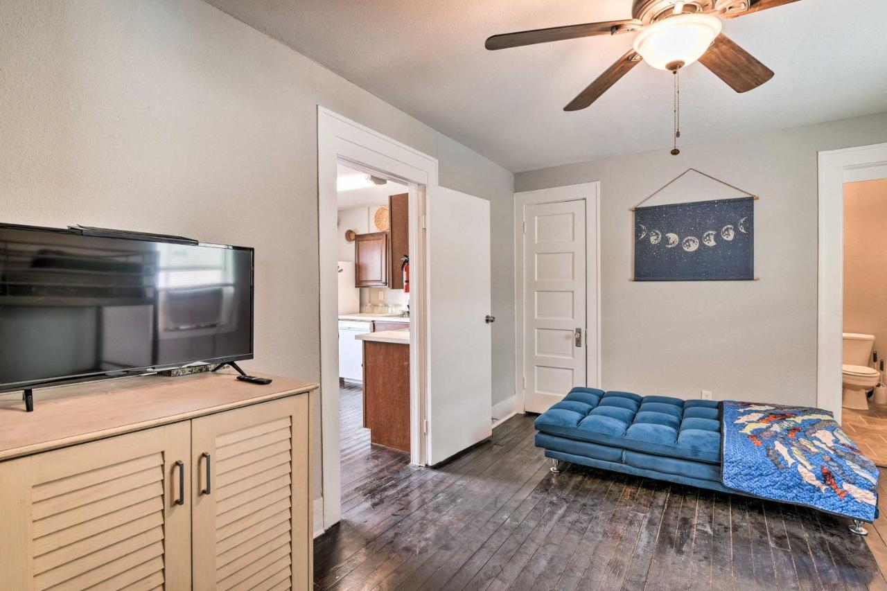 Cozy Galveston Apartment - Walk To Beach And Dining Bagian luar foto