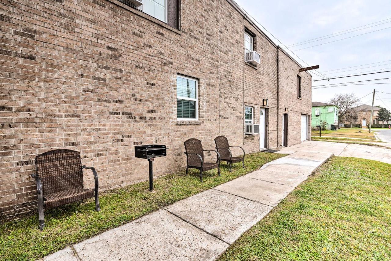 Cozy Galveston Apartment - Walk To Beach And Dining Bagian luar foto