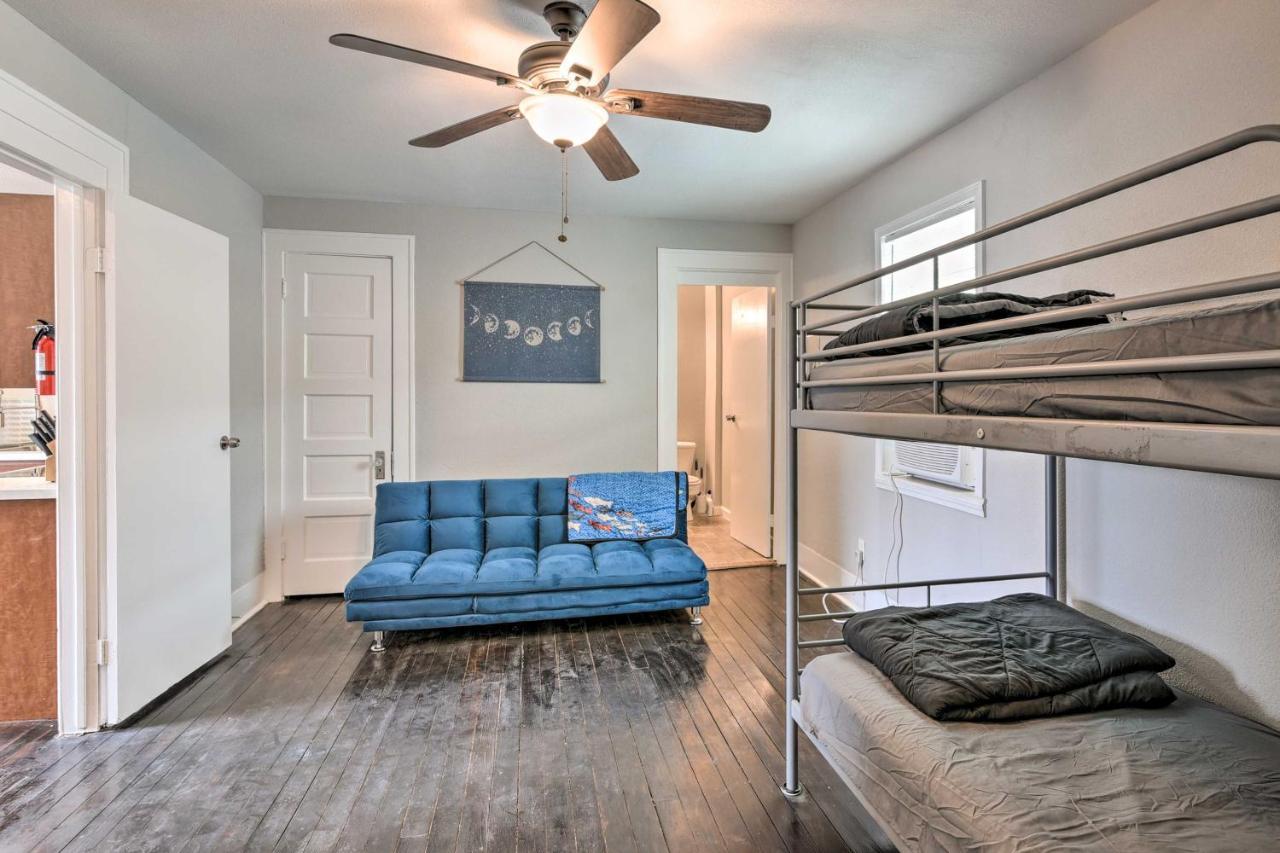 Cozy Galveston Apartment - Walk To Beach And Dining Bagian luar foto
