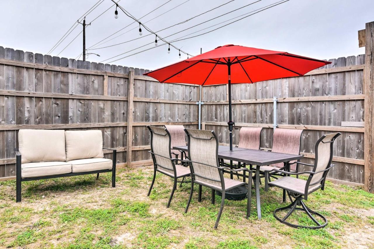 Cozy Galveston Apartment - Walk To Beach And Dining Bagian luar foto